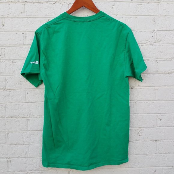 $5 SALE * ToysR'Us Green Holiday Staff T-shirt -Men's Size Medium - Picture 3 of 8